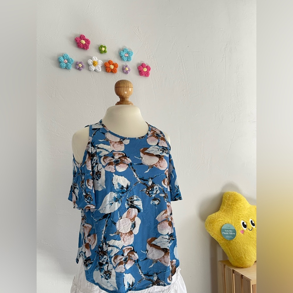 Blue Floral Cold-Shoulder Blouse – Size M